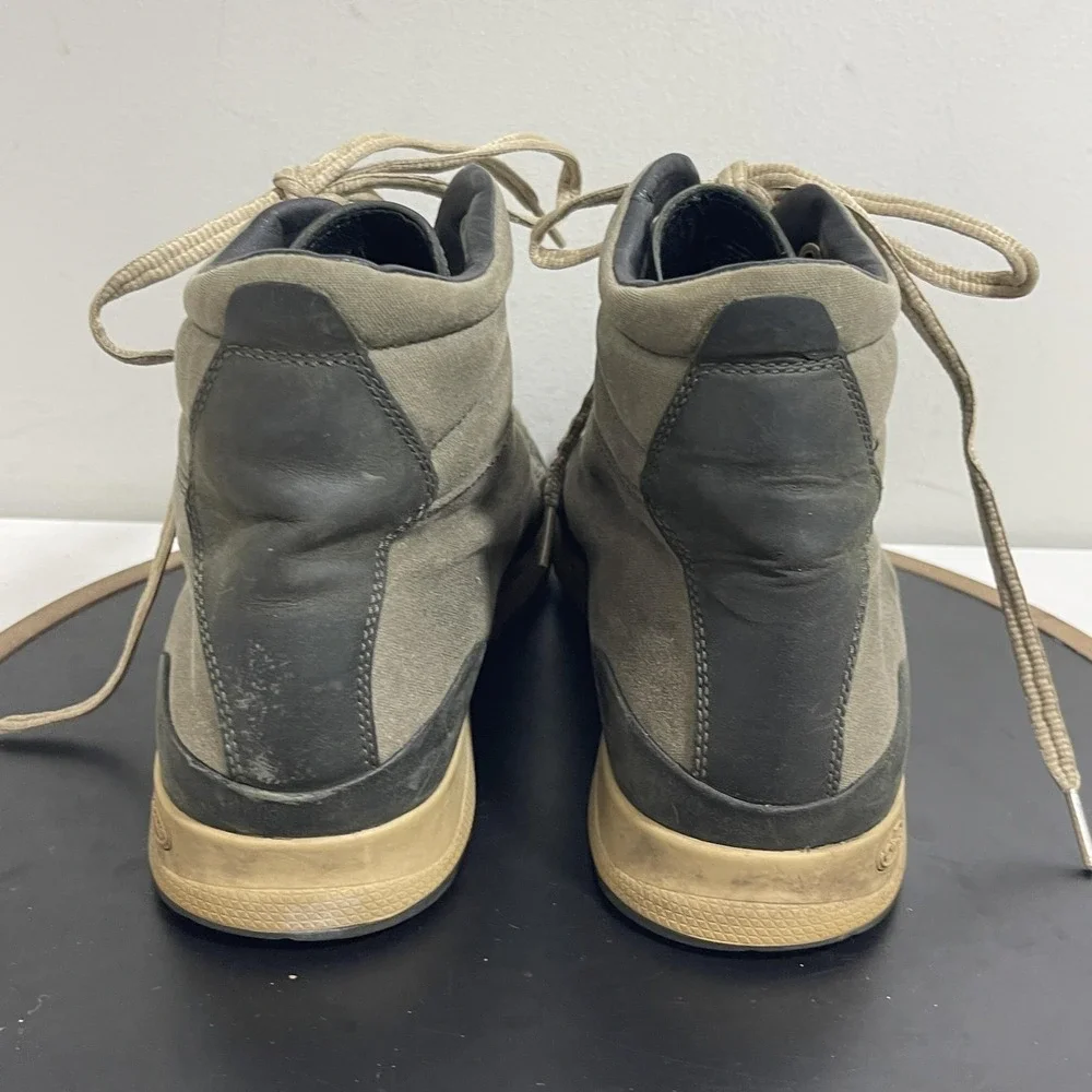 Chaco signs material